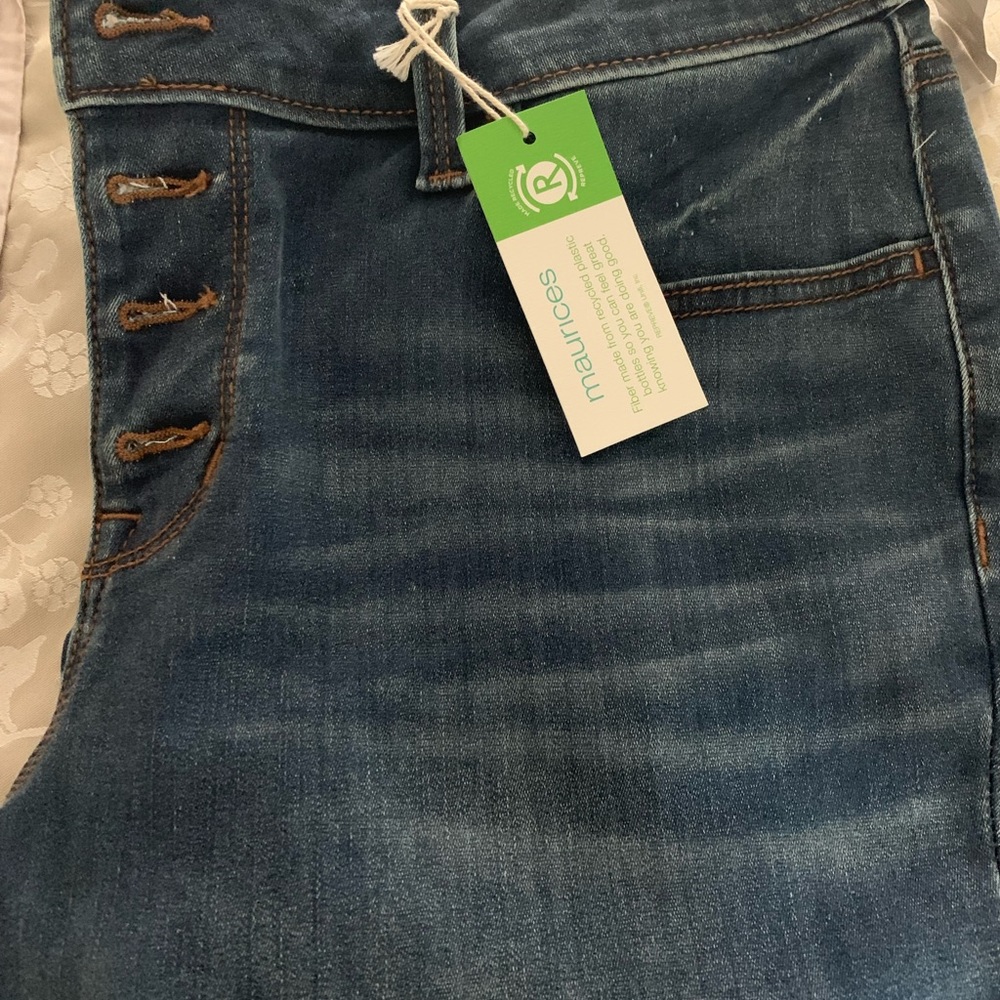 NWT. Women’s Maurice brand large jegging jeans.